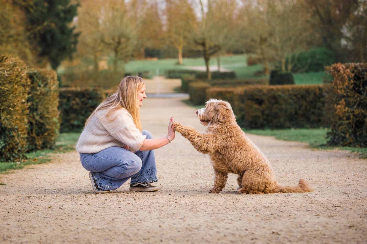 Jolien geeft een high five aan een Doodle